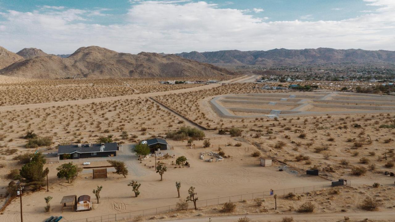 Sapphire Haven! Pool + Jacuzzi + Movie Theatre + 10 Min To Monument! Villa Joshua Tree Exterior photo