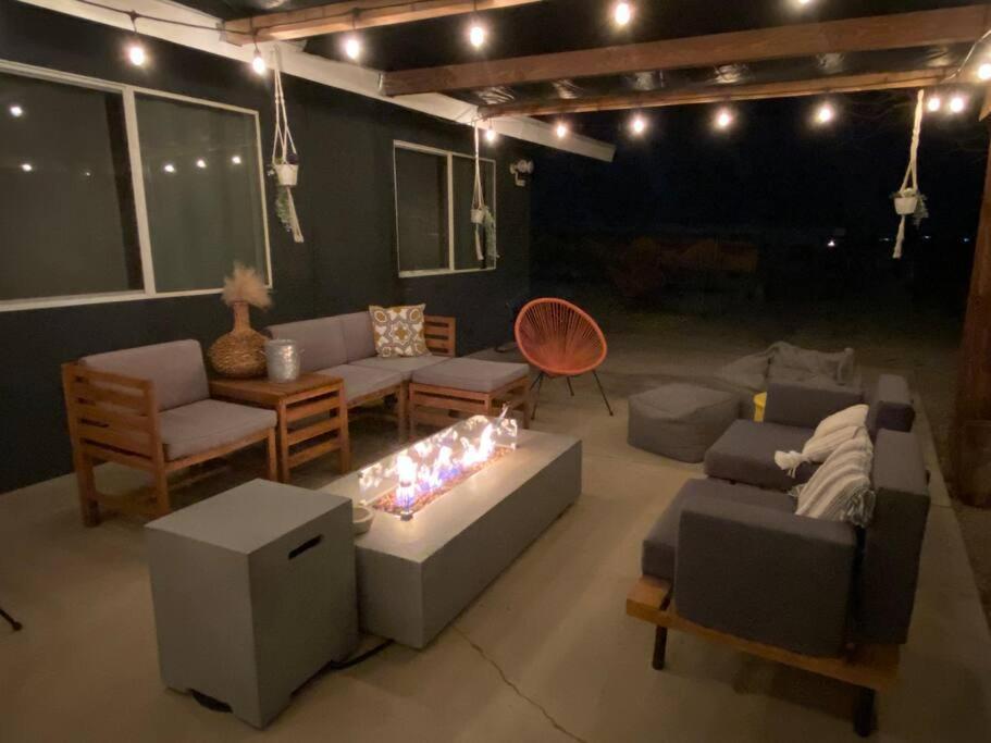 Sapphire Haven! Pool + Jacuzzi + Movie Theatre + 10 Min To Monument! Villa Joshua Tree Exterior photo